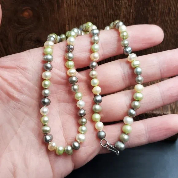 18 Inch Sterling Silver Beautiful Light Colored Pearls Necklace - Picture 2 of 6